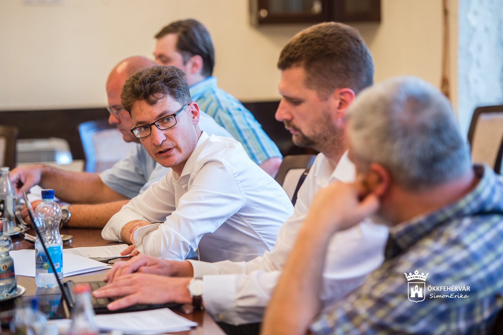 Online fogadóóra - Facebook-on kérdezhetik Székesfehérvár polgármesterét